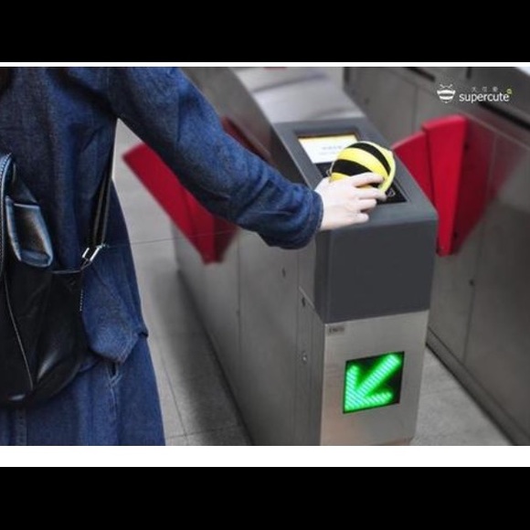 Earbud & Keyholder 🐞 ladybugs - Picture 6 of 7